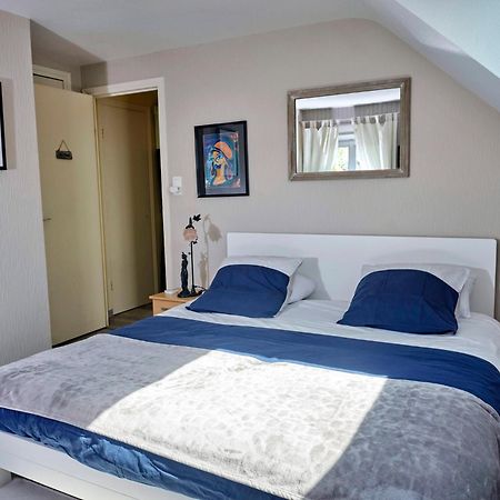 Les Roses Bed & Breakfast Santec Exterior photo