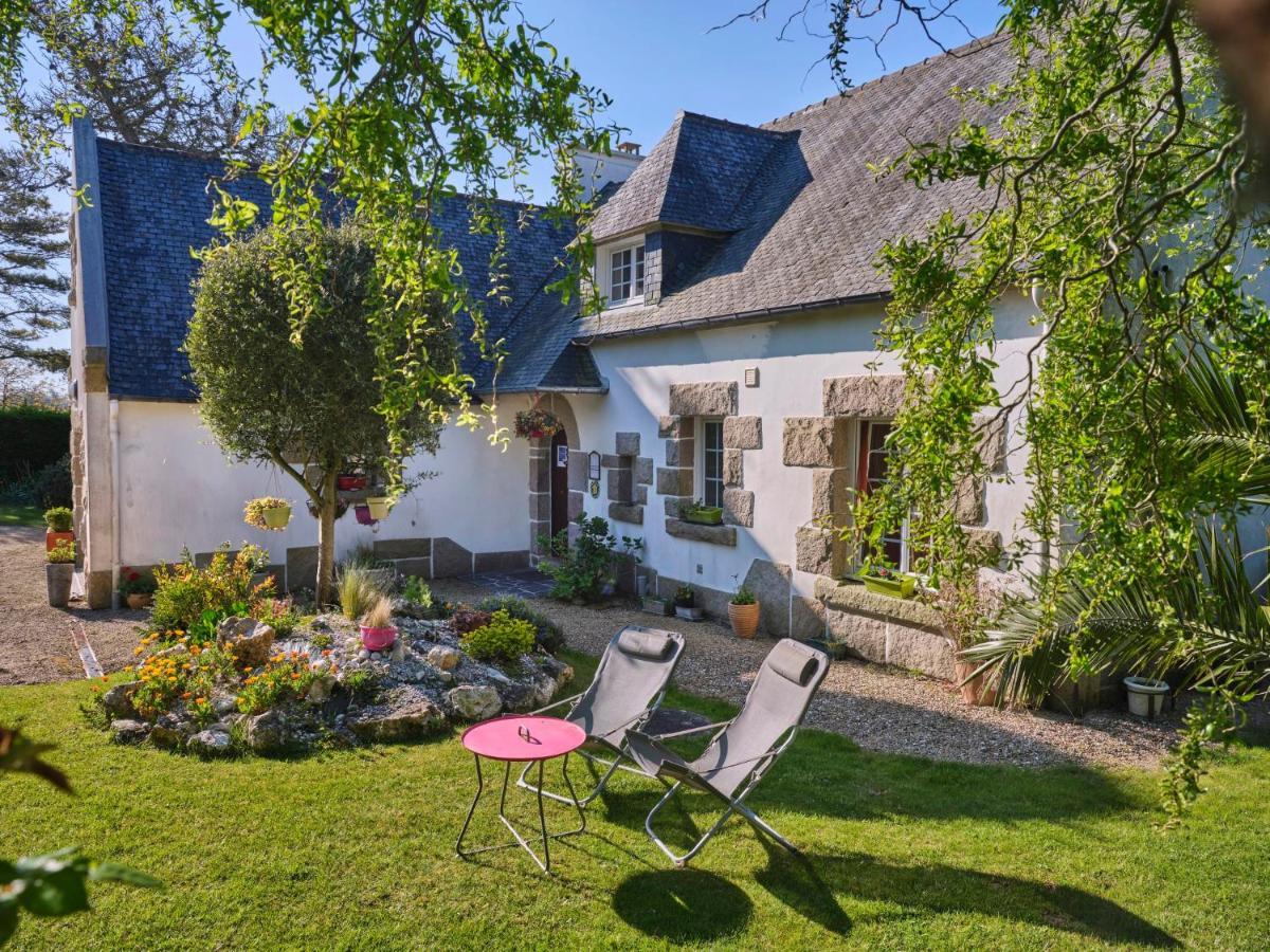 Les Roses Bed & Breakfast Santec Exterior photo