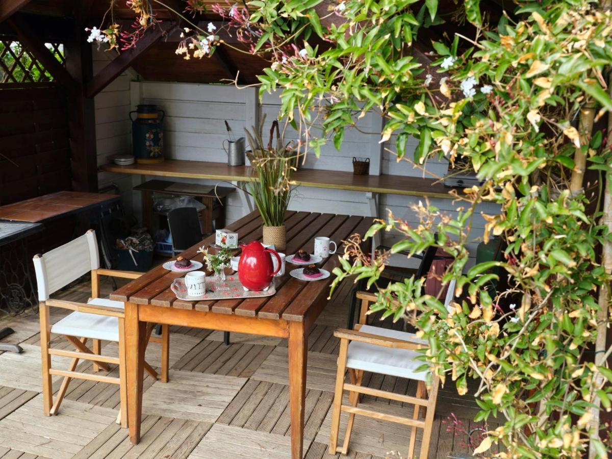 Les Roses Bed & Breakfast Santec Exterior photo