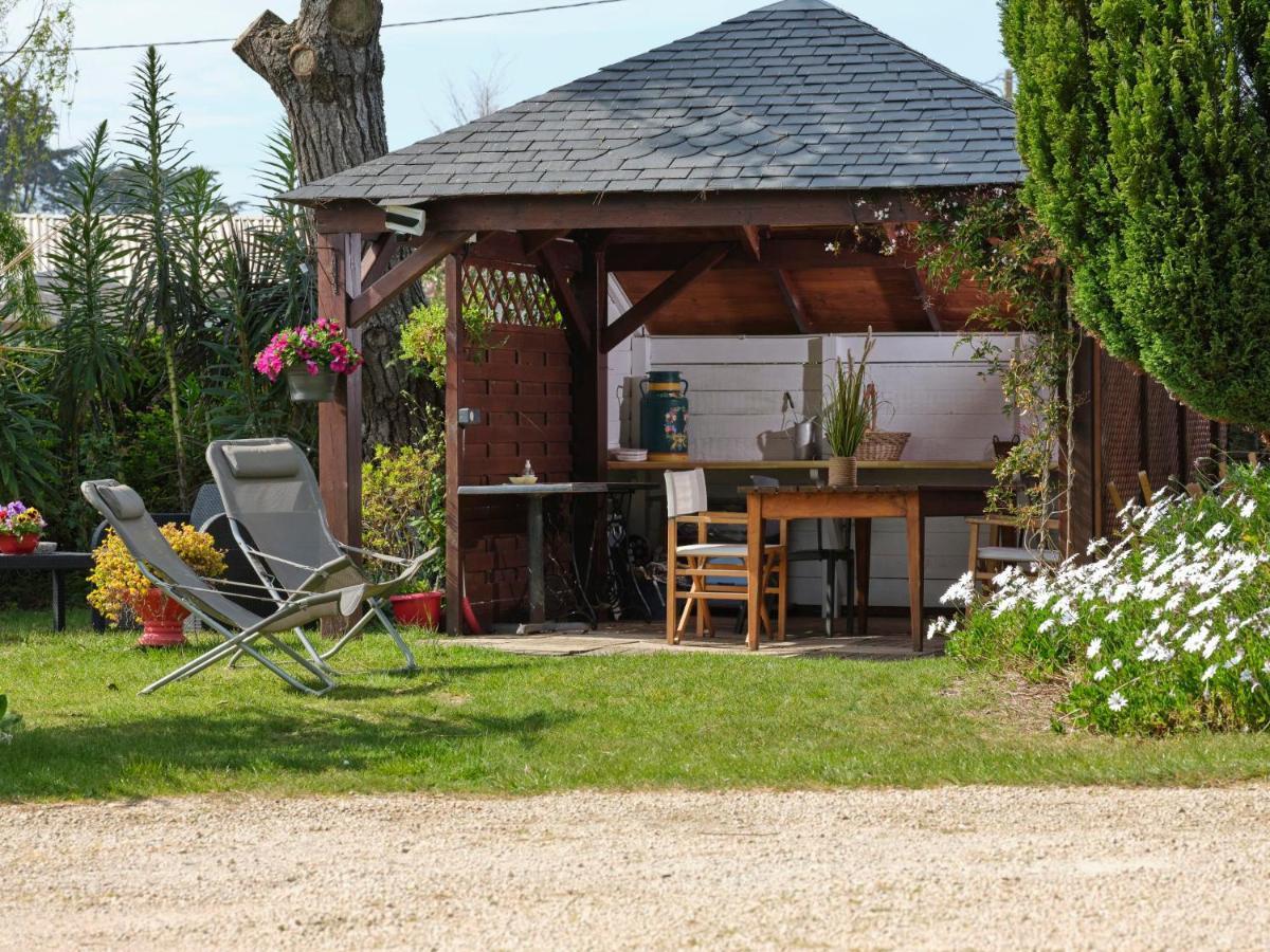 Les Roses Bed & Breakfast Santec Exterior photo