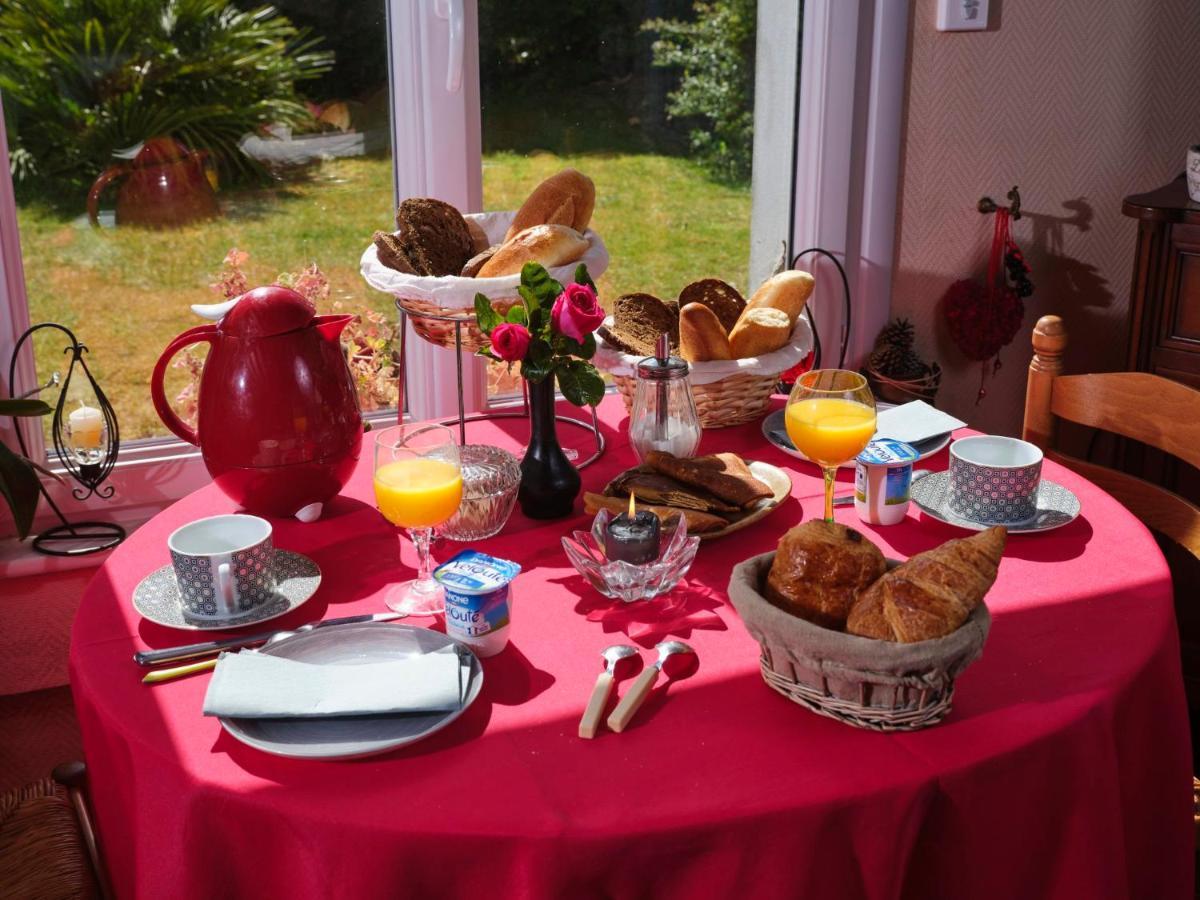 Les Roses Bed & Breakfast Santec Exterior photo